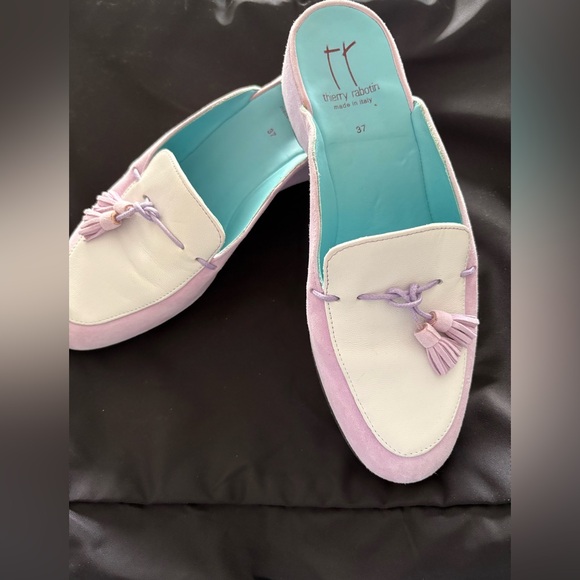 Lavender &White Women's Slides. WORN ONCE - Picture 2 of 3